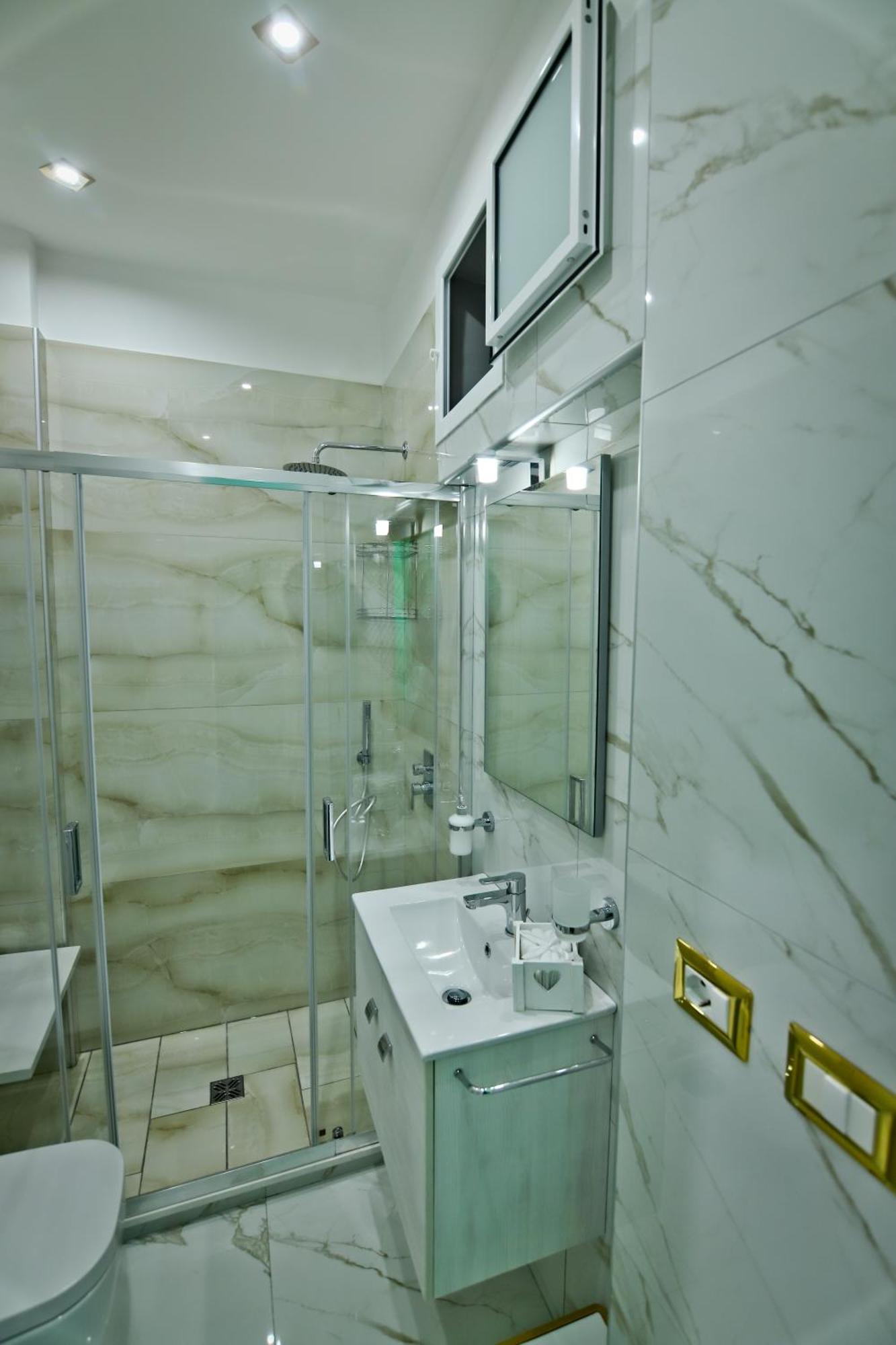 Regina House * Napoli